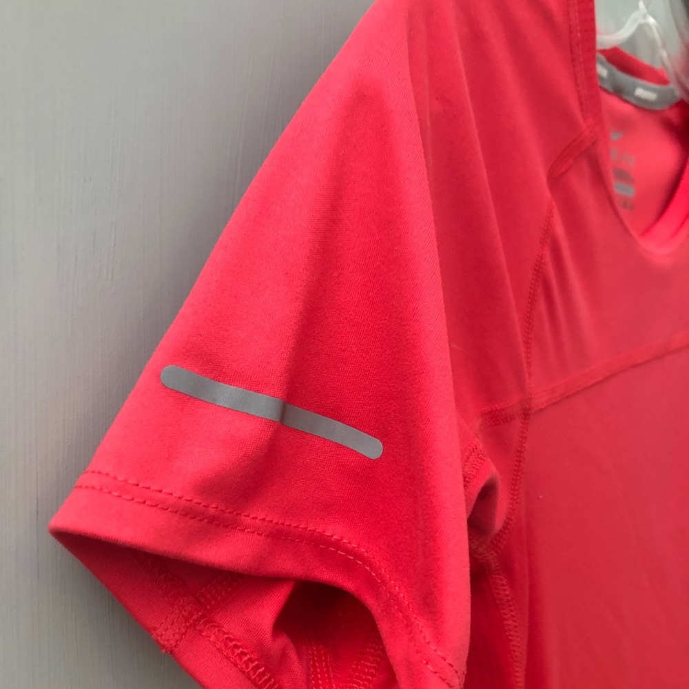 Nike Dri-Fit tee - Picture 4 of 8